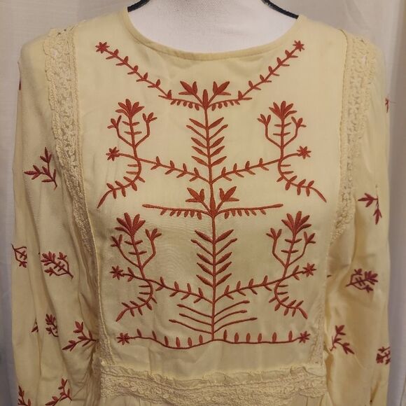 Cream Entro blouse with red floral embroidery womens Size small - Picture 2 of 8